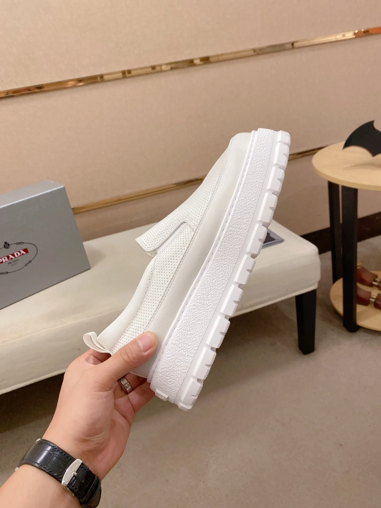 Men's shoes 💰 580💰 ✔️✔️✔️High version High-quality new PRADA (Prada) counters are launched simultaneously, new men's shoes, 😘fabrics are selected from first-layer cowhide fabrics. Lining: Imported cowhide leather lining. 👍🏿High-end☄️Open-molded non-slip rubber outsole, exquisite lines, simple and elegant, comfortable and high-end for leisure travel. Code number: 38 to 45